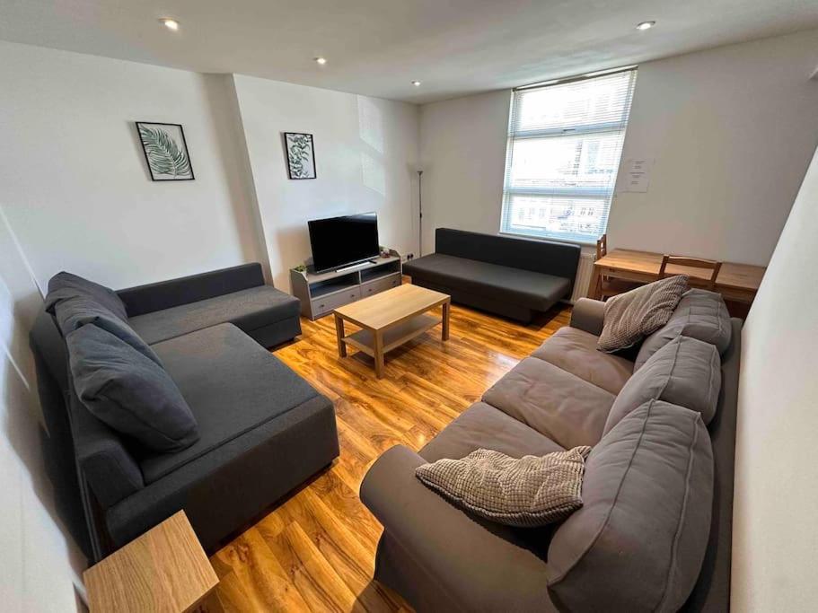 Comfortable 1 Bedroom And Double Sofa Bed Flat London Exterior photo